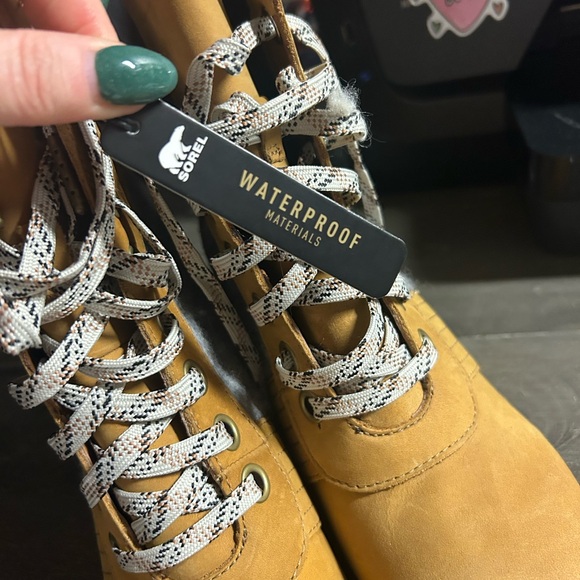 Sorel Women's Lexie Wedge boots, which are made of waterproof leather and felt - Picture 5 of 7